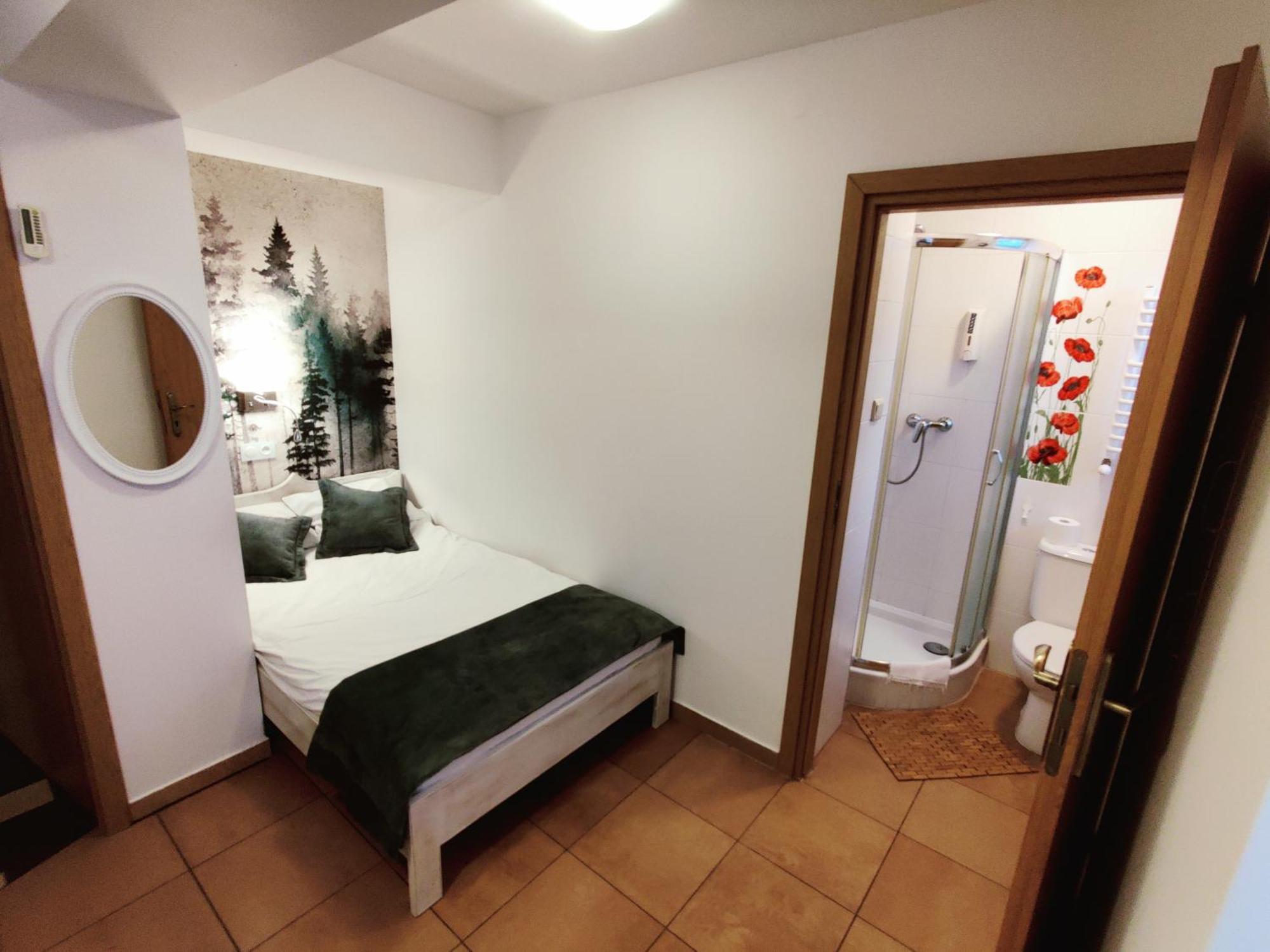 Hotel Finezja Свидник Экстерьер фото