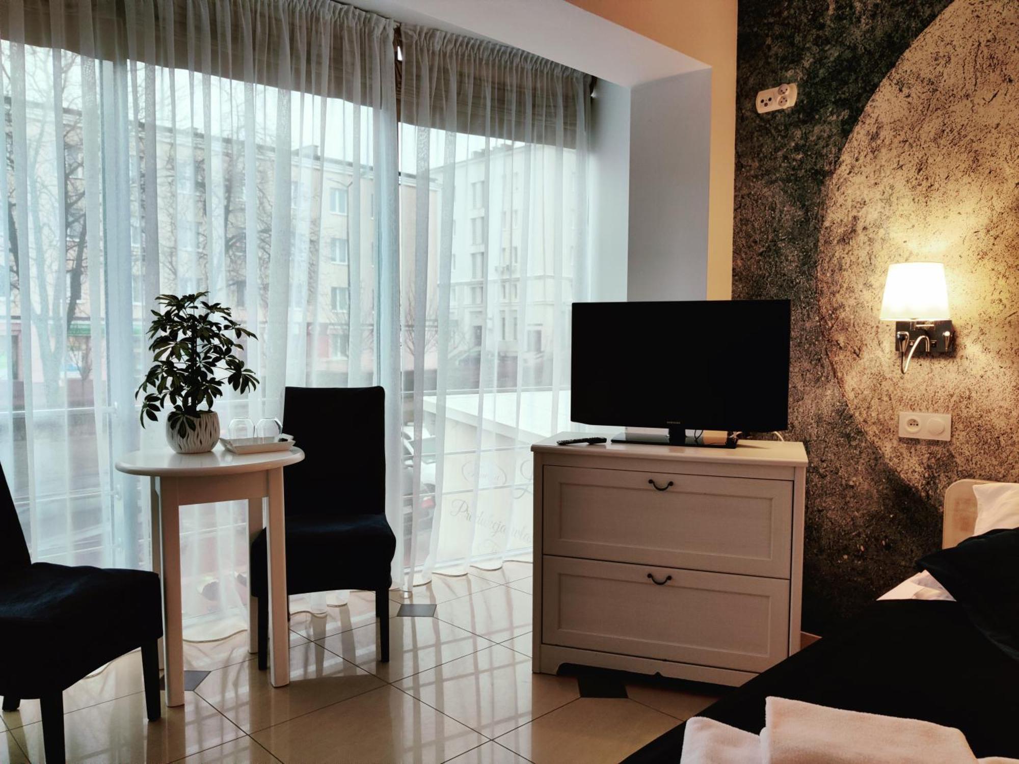 Hotel Finezja Свидник Экстерьер фото
