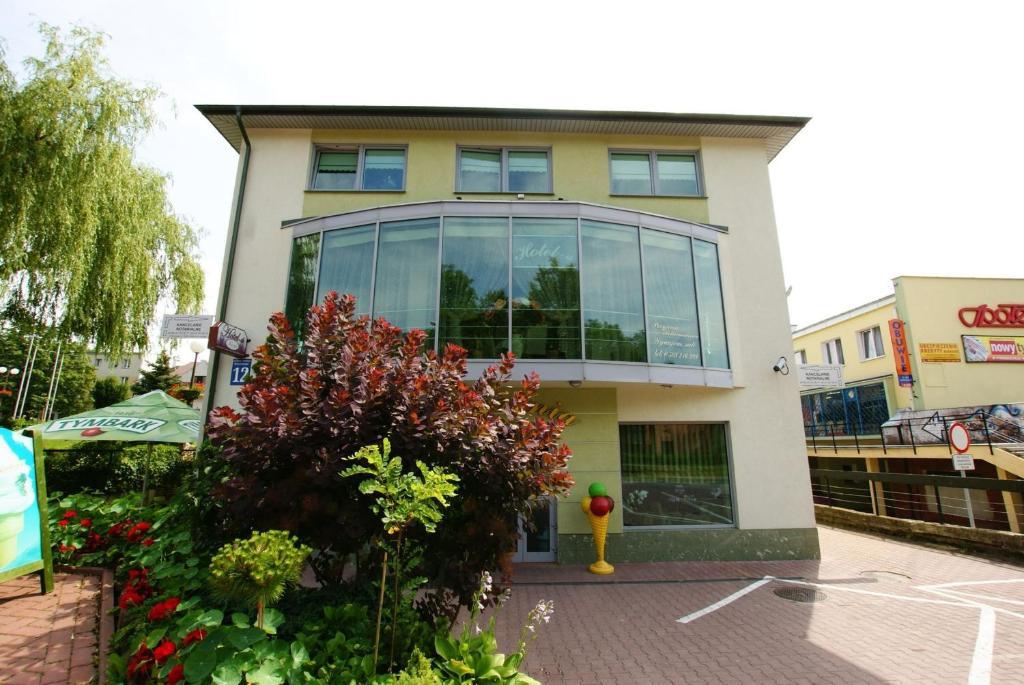 Hotel Finezja Свидник Экстерьер фото